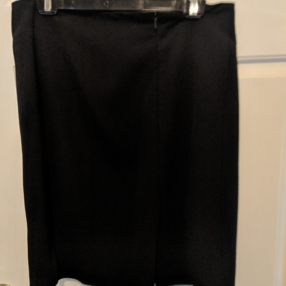 Basic black skirt - Picture 3 of 4
